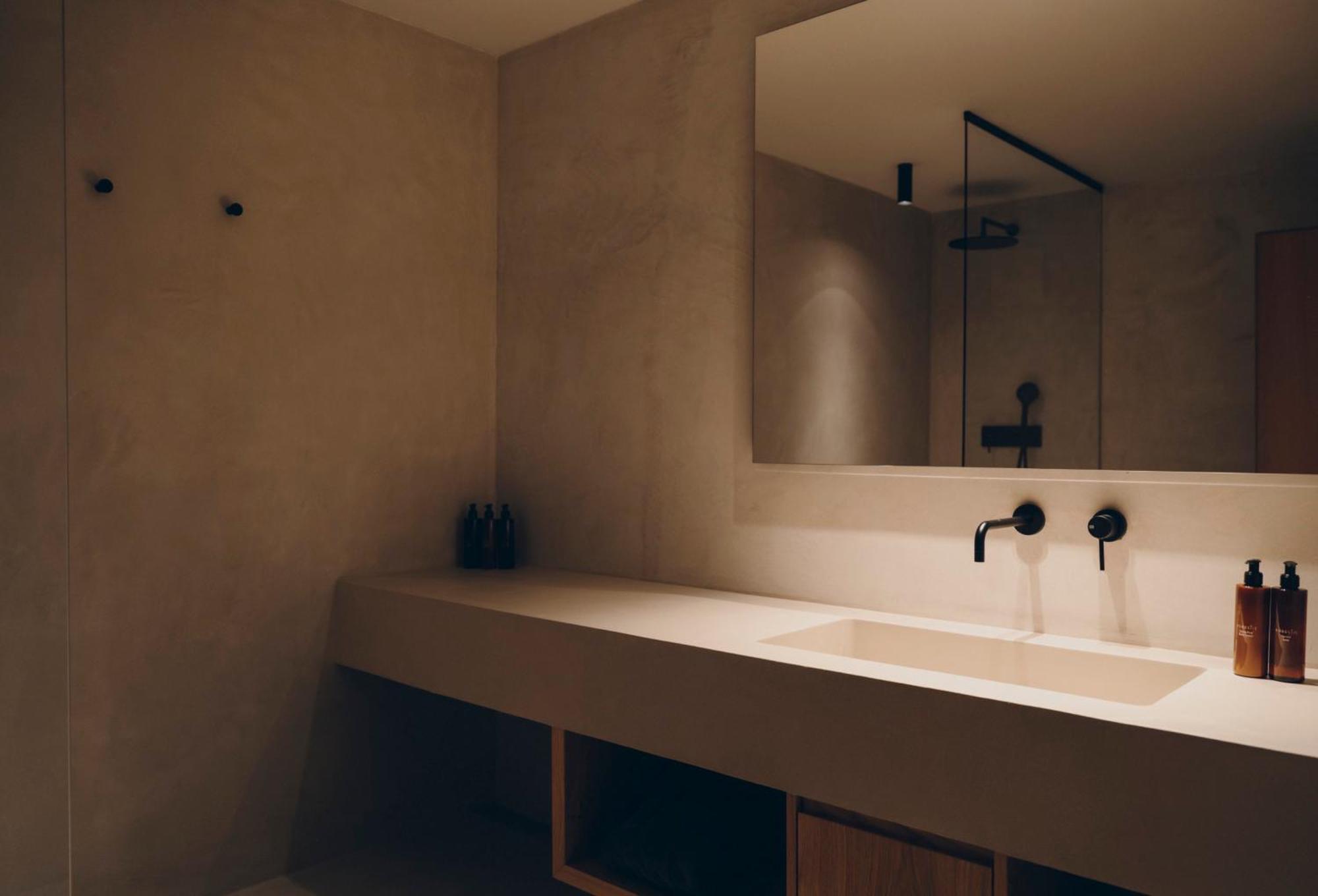 Deluxe Room,1742775260:JPEG